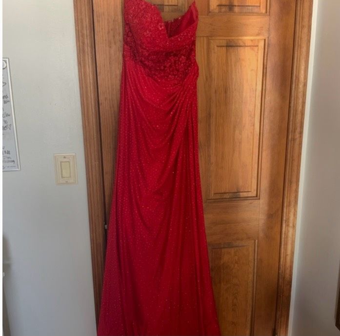 Style 31343 La Femme Size 8 Prom Strapless Red Side Slit Dress on Queenly