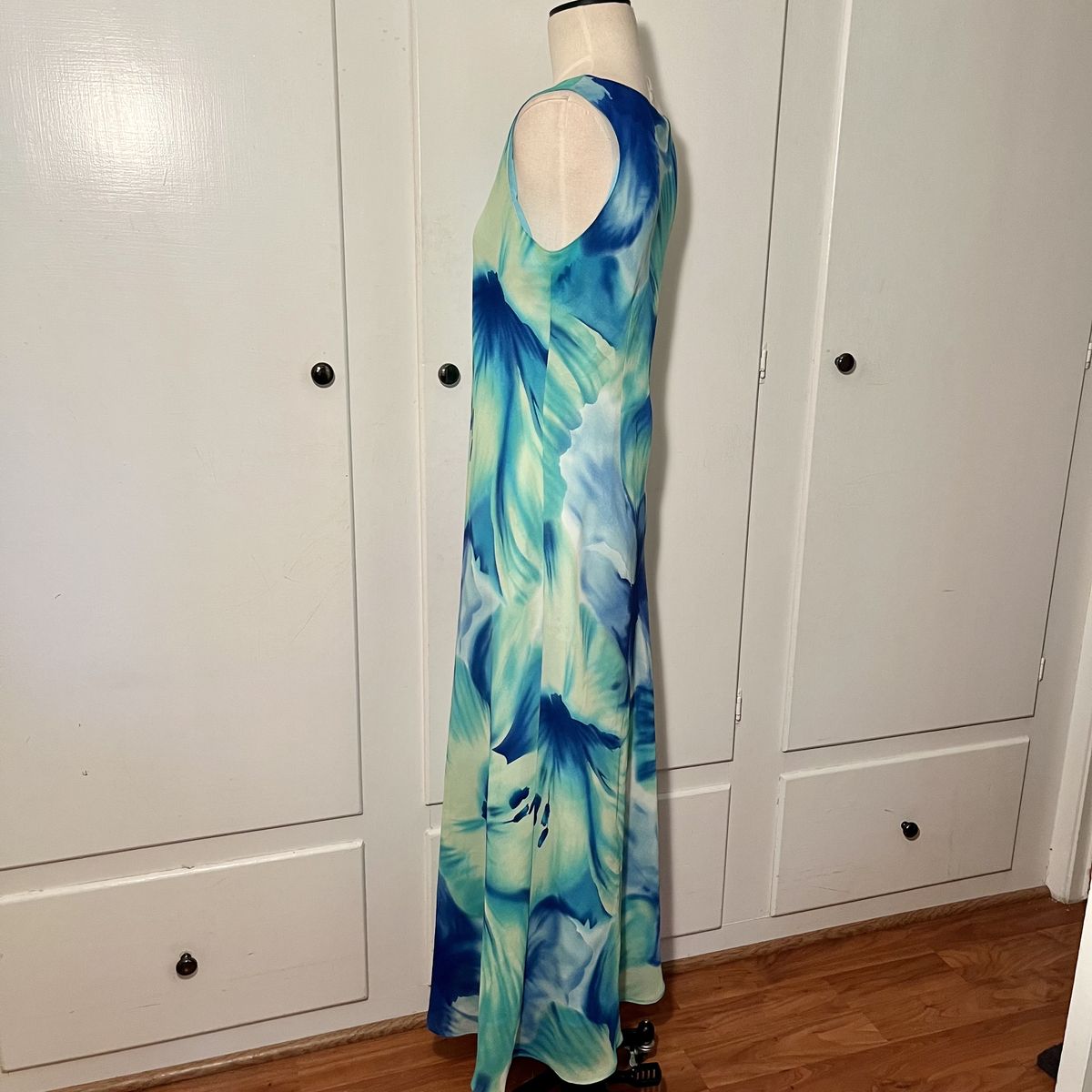 Ronni Nicole Size 10 High Neck Floral Blue Floor Length Maxi on Queenly