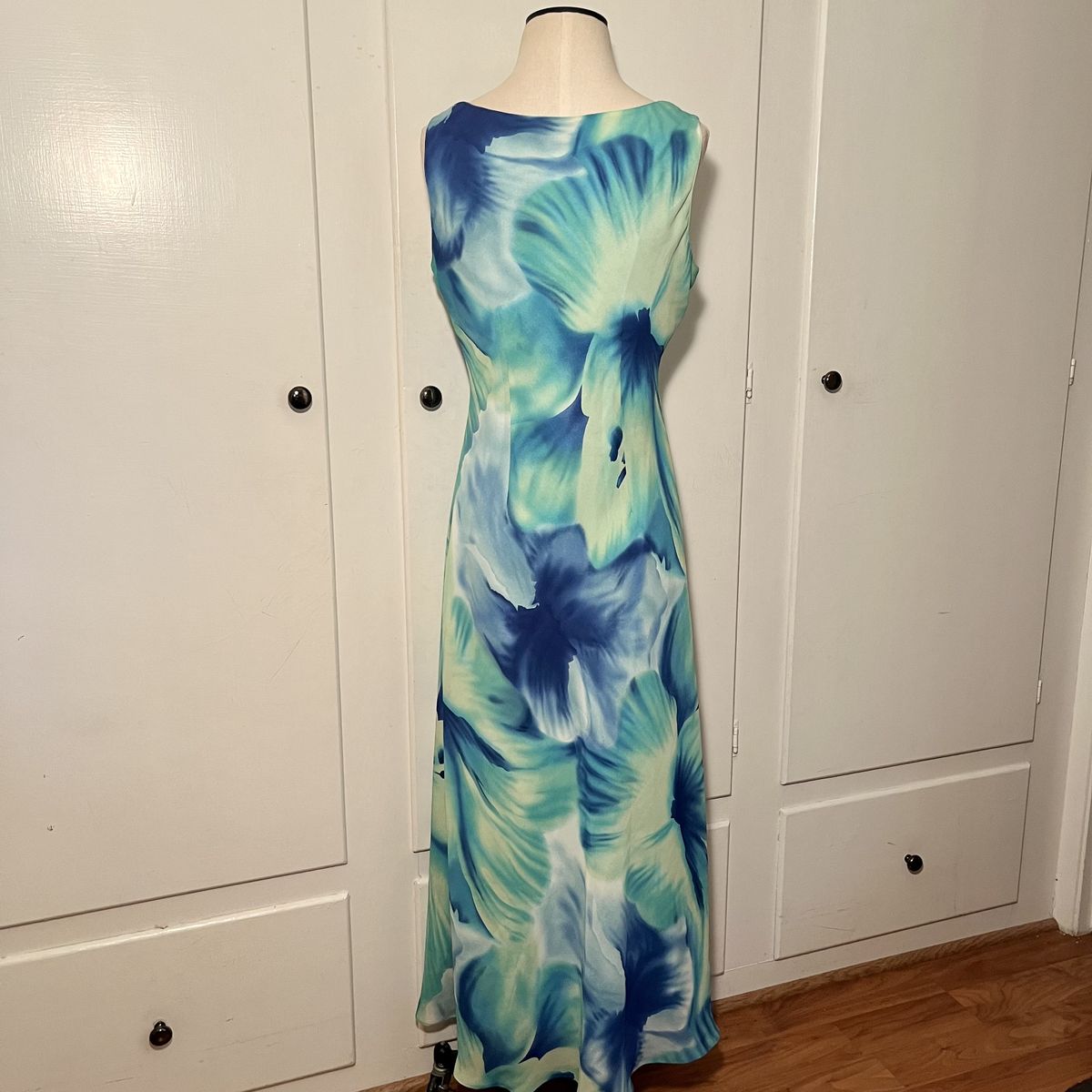 Ronni Nicole Size 10 High Neck Floral Blue Floor Length Maxi on Queenly
