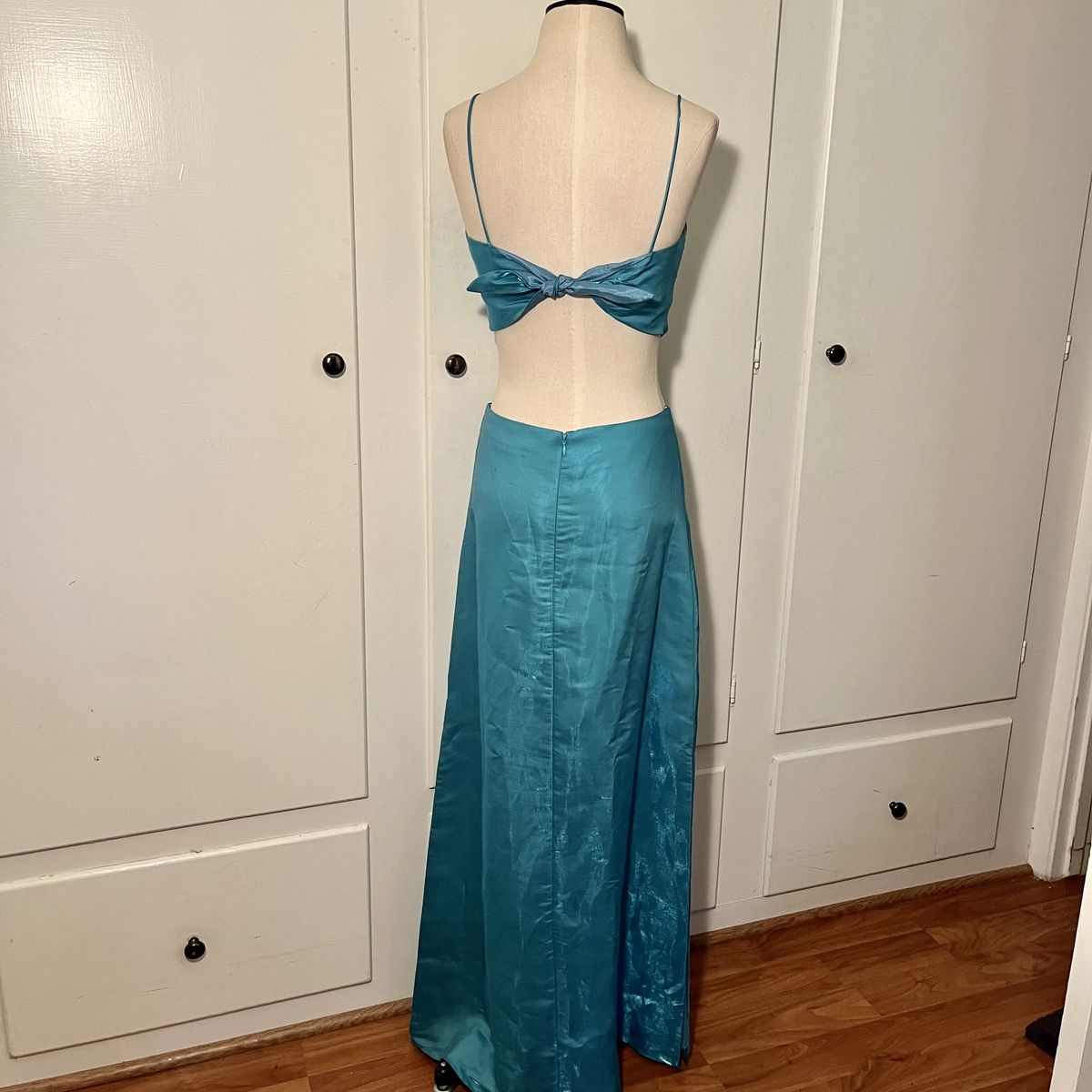 Dave and Johnny Size 6 Blue Floor Length Maxi on Queenly