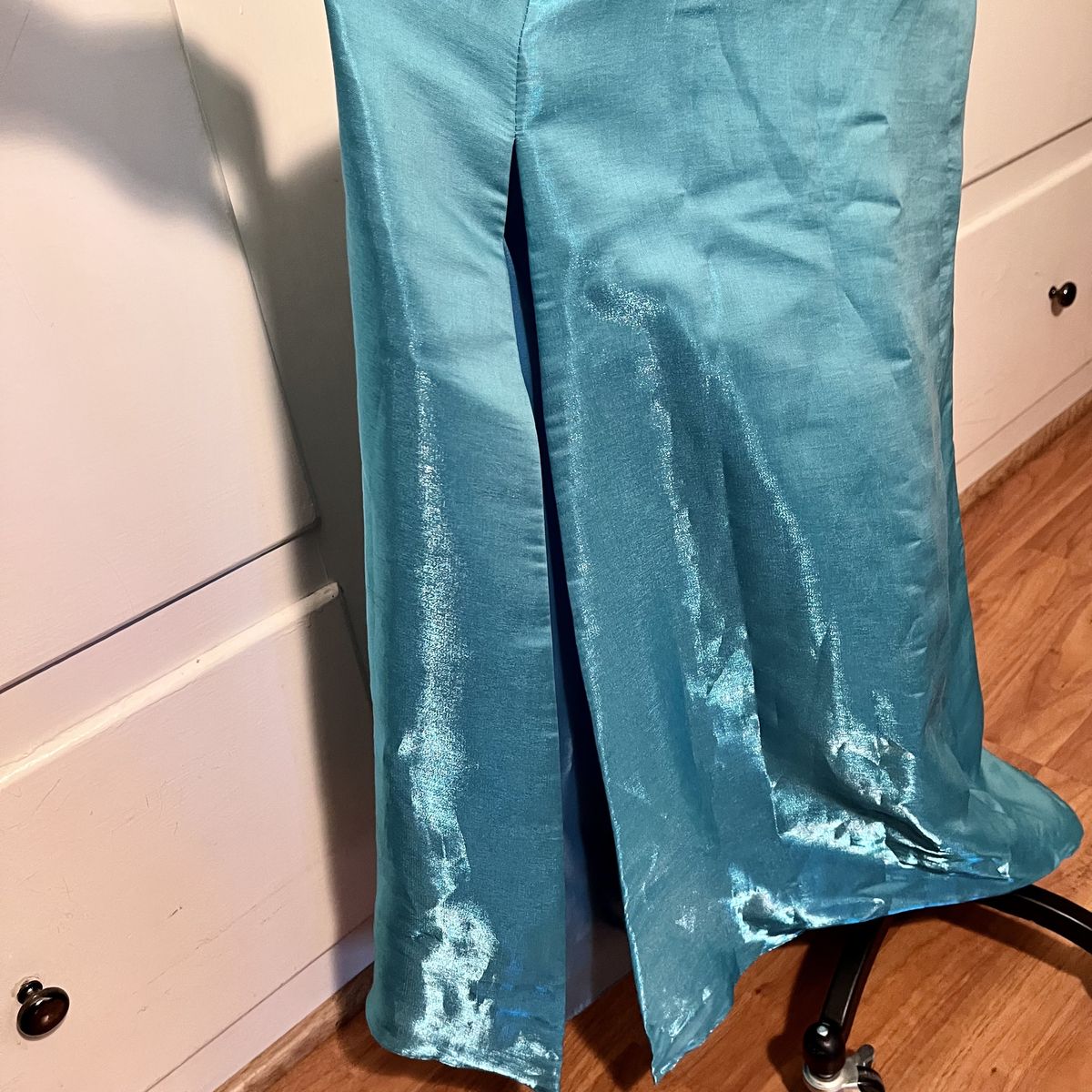 Dave and Johnny Size 6 Blue Floor Length Maxi on Queenly