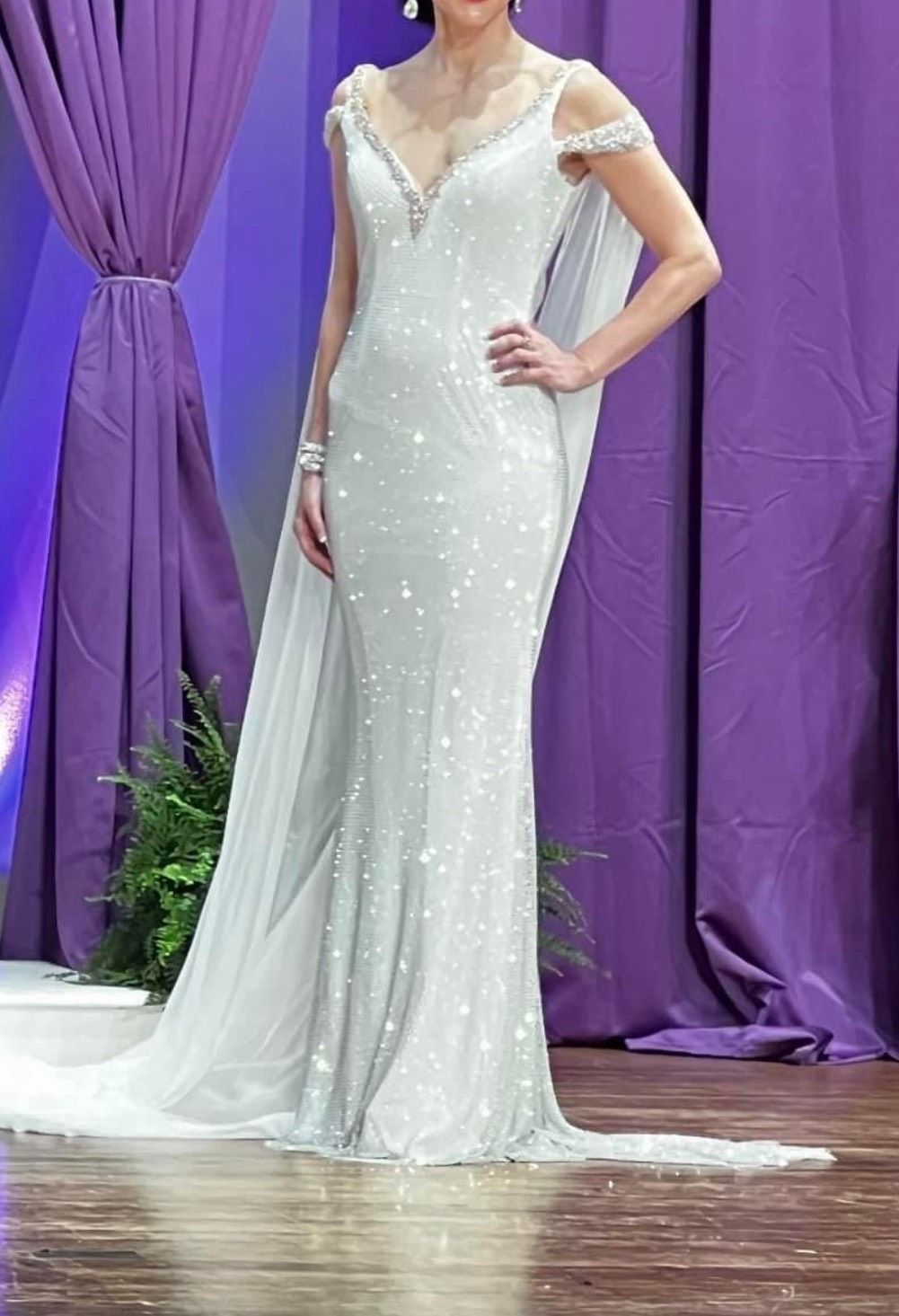 Style 2440 Johnathan Kayne Size 2 Prom Plunge White Floor Length Maxi on Queenly