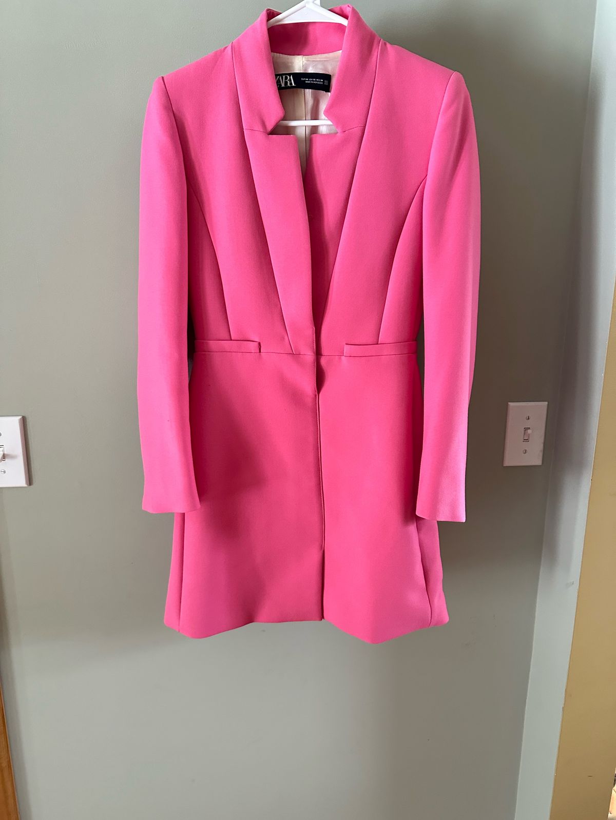 Zara Size 0 Nightclub Plunge Pink Formal Jumpsuit on Queenly