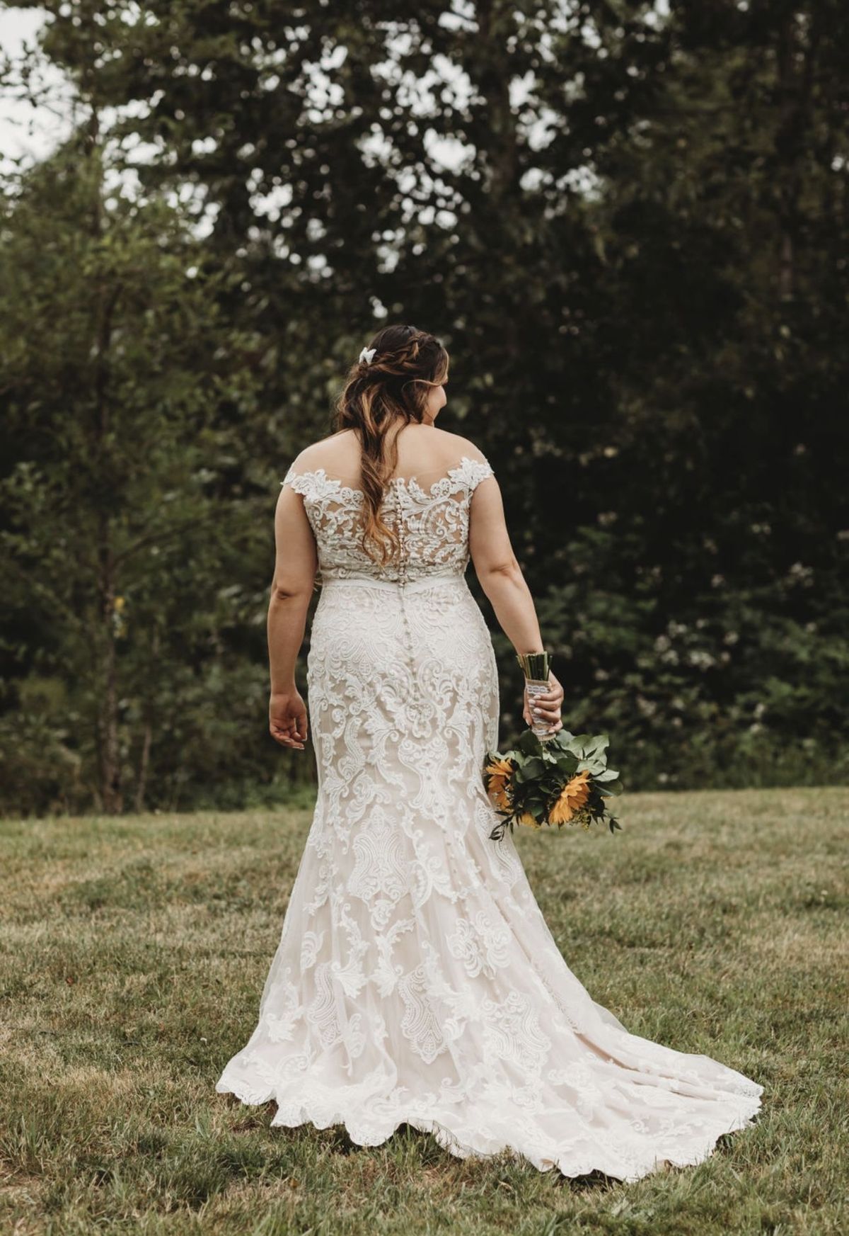 Allure Bridals Plus Size 20 White Dress With Train on Queenly