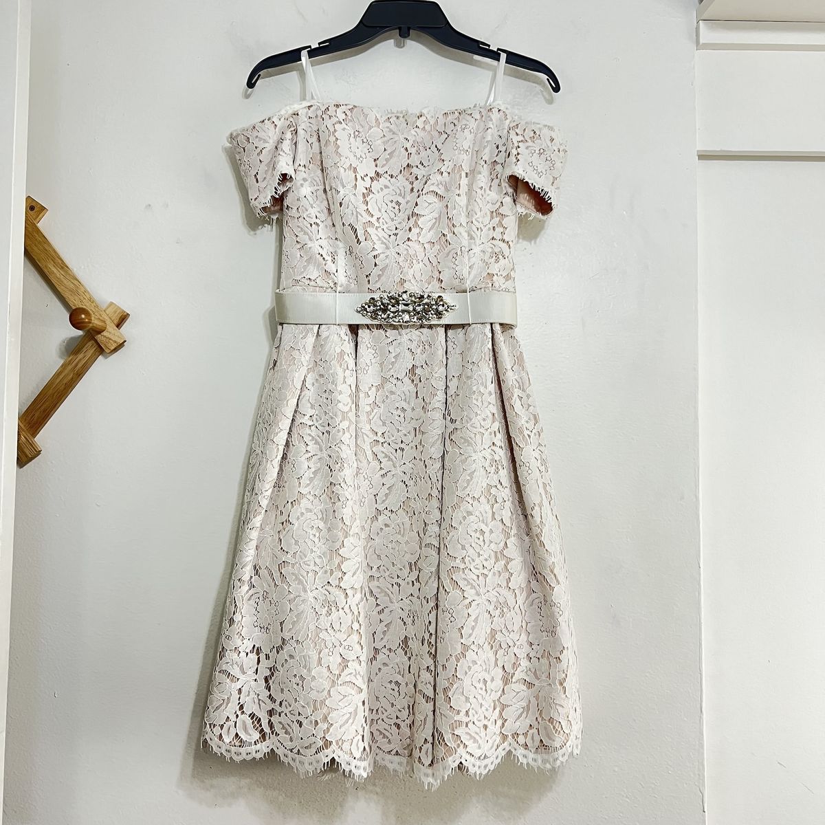 Eliza J Size 10 Homecoming Off The Shoulder Lace White Cocktail Dress on Queenly