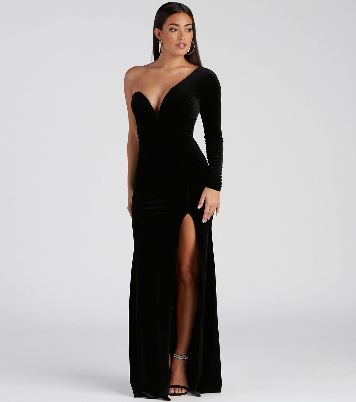 Style 05002-1732 Windsor Size S Prom Long Sleeve Velvet Black Side Slit Dress on Queenly