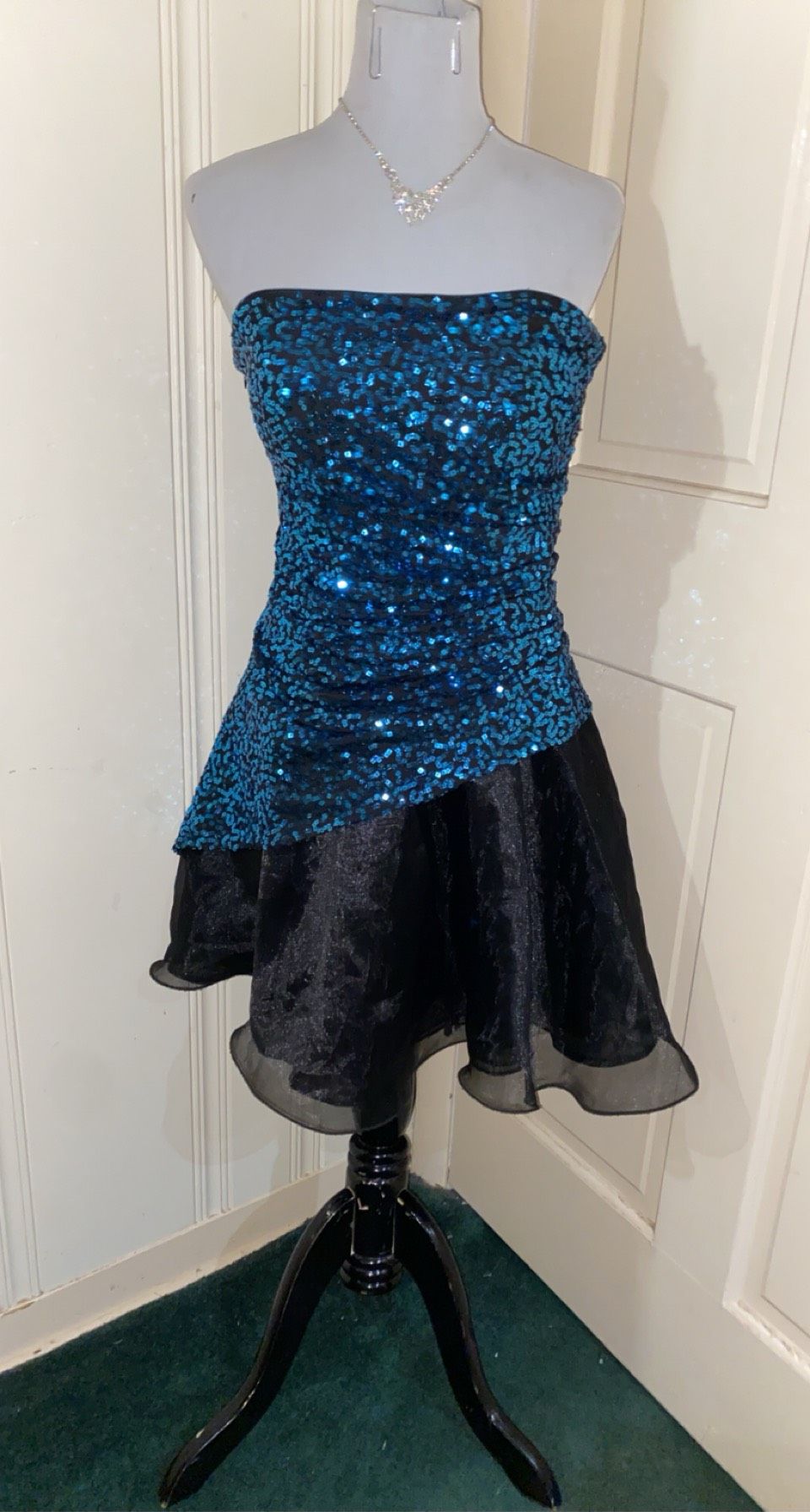 Size 12 Homecoming Strapless Black Cocktail Dress on Queenly