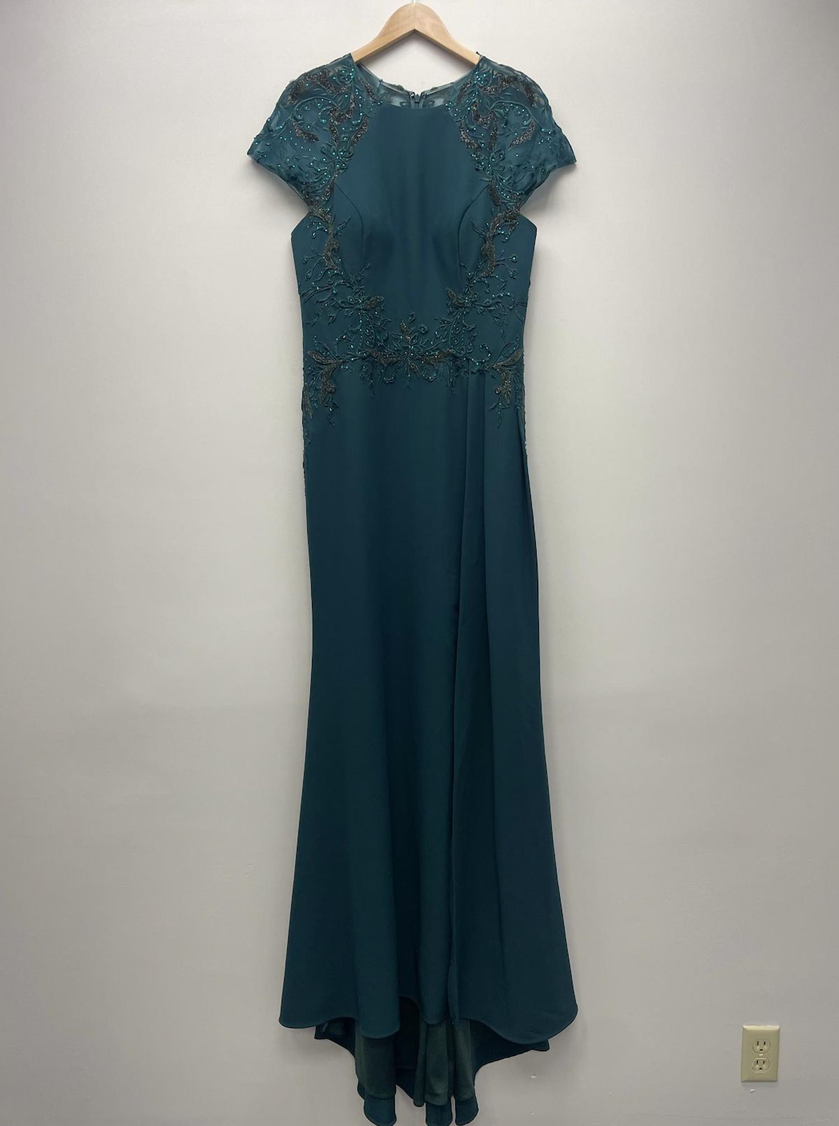 Style 1-2517548026-238 MORILEE Size 12 Emerald Green Side Slit Dress on Queenly