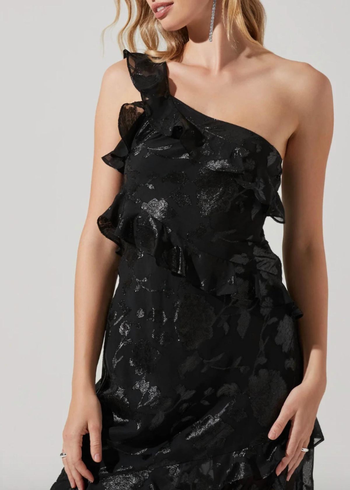 Style 1-3975519864-2901 ASTR Size M Floral Black Side Slit Dress on Queenly