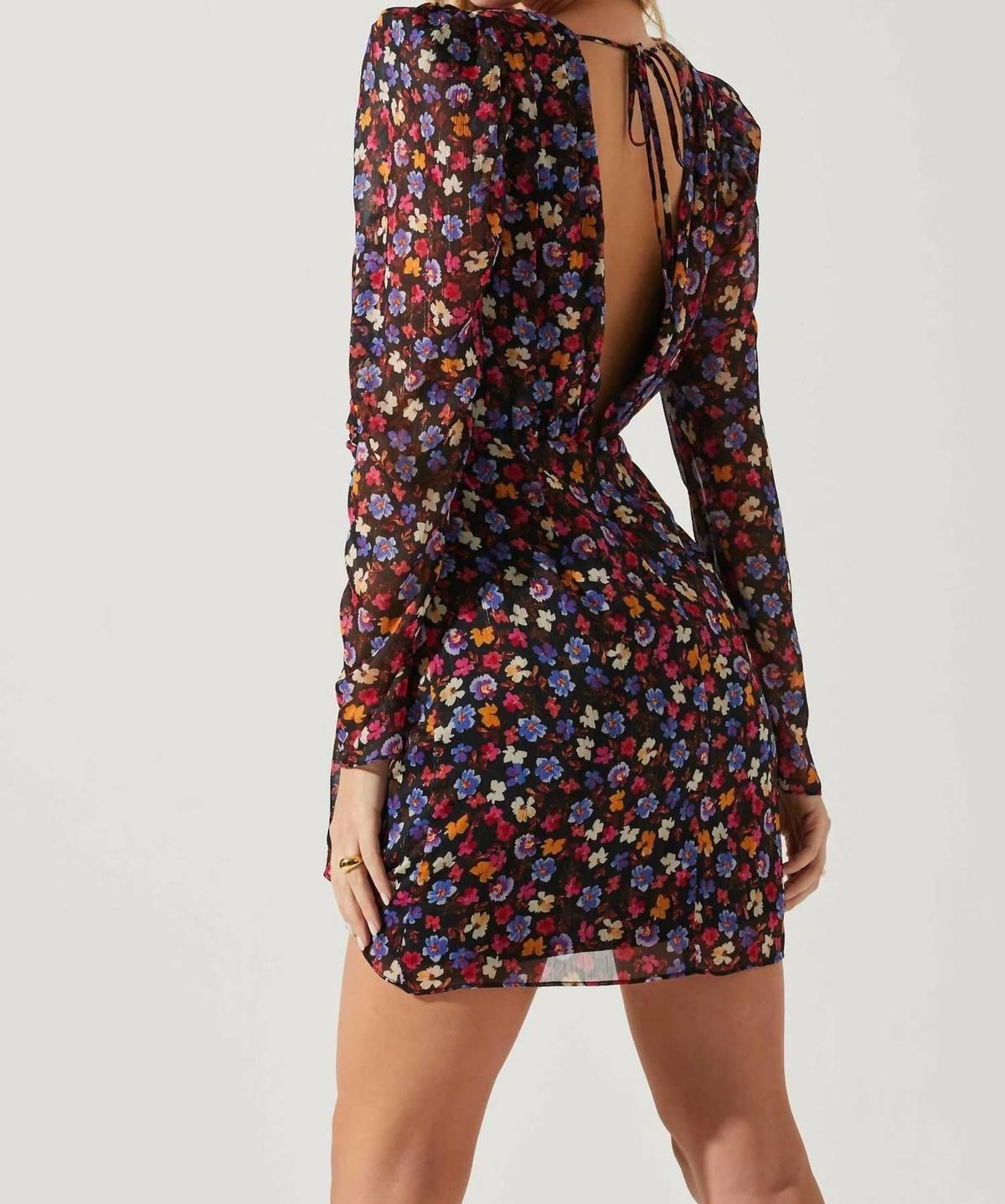Style 1-850327642-2901 ASTR Size M Long Sleeve Floral Multicolor Cocktail Dress on Queenly