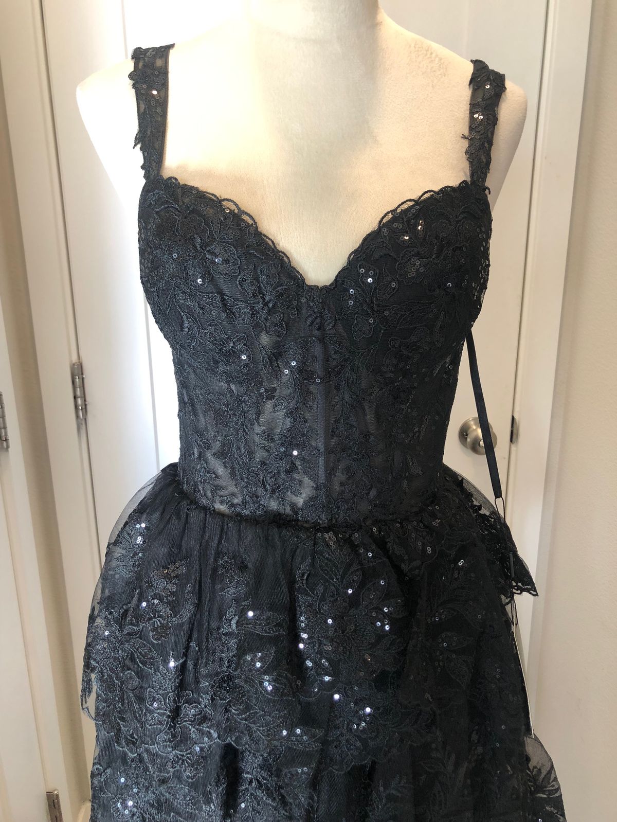 Nox Anabel Size 8 Prom Plunge Lace Black A-line Dress on Queenly