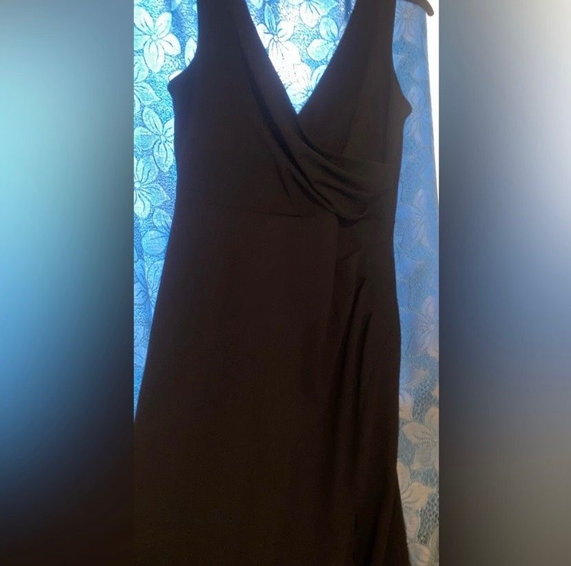 Size M Prom Plunge Black Mermaid Dress on Queenly