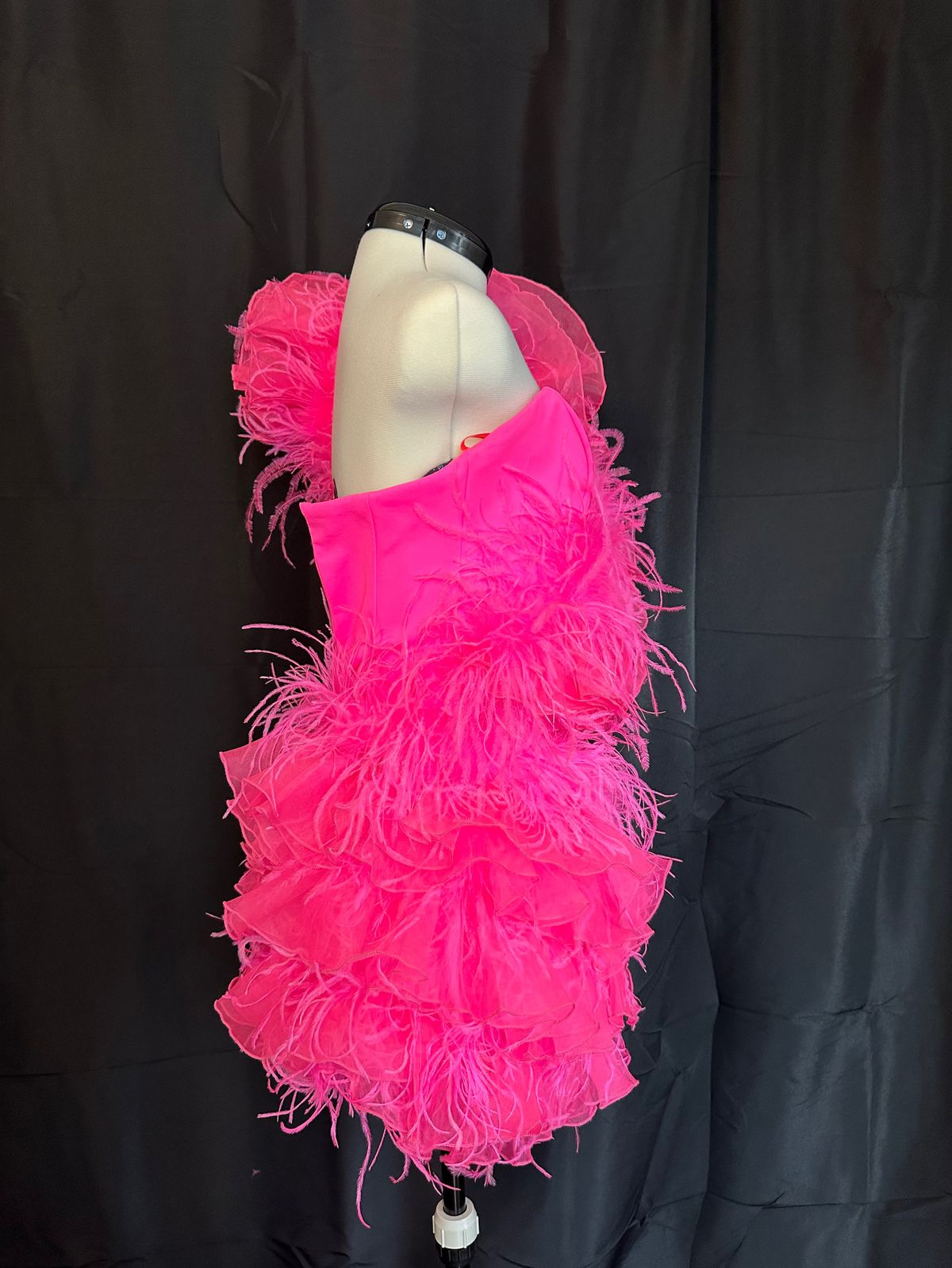 Style 4482 Ashley Lauren Size 0 One Shoulder Hot Pink Cocktail Dress on Queenly