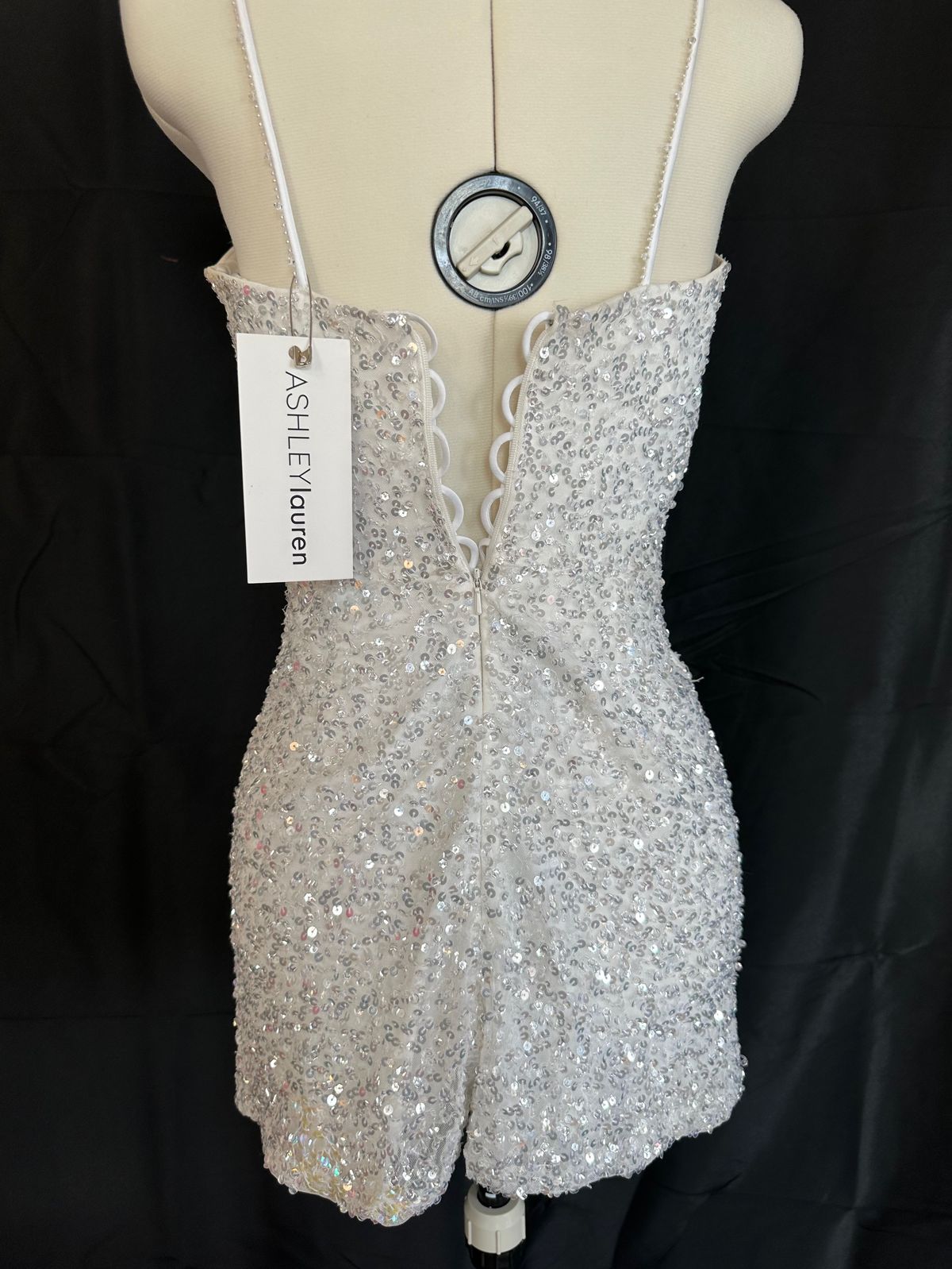 Style 4479 Ashley Lauren Size 4 White Cocktail Dress on Queenly