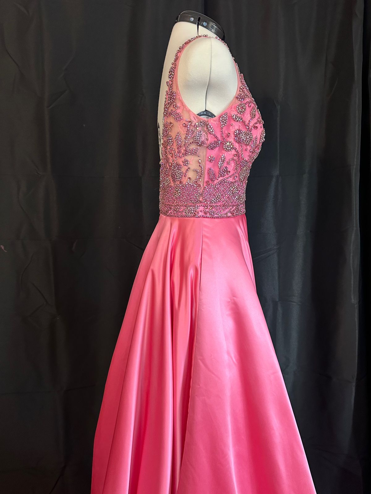 Style 54363 Sherri Hill Size 6 Plunge Pink Dress With Train on Queenly