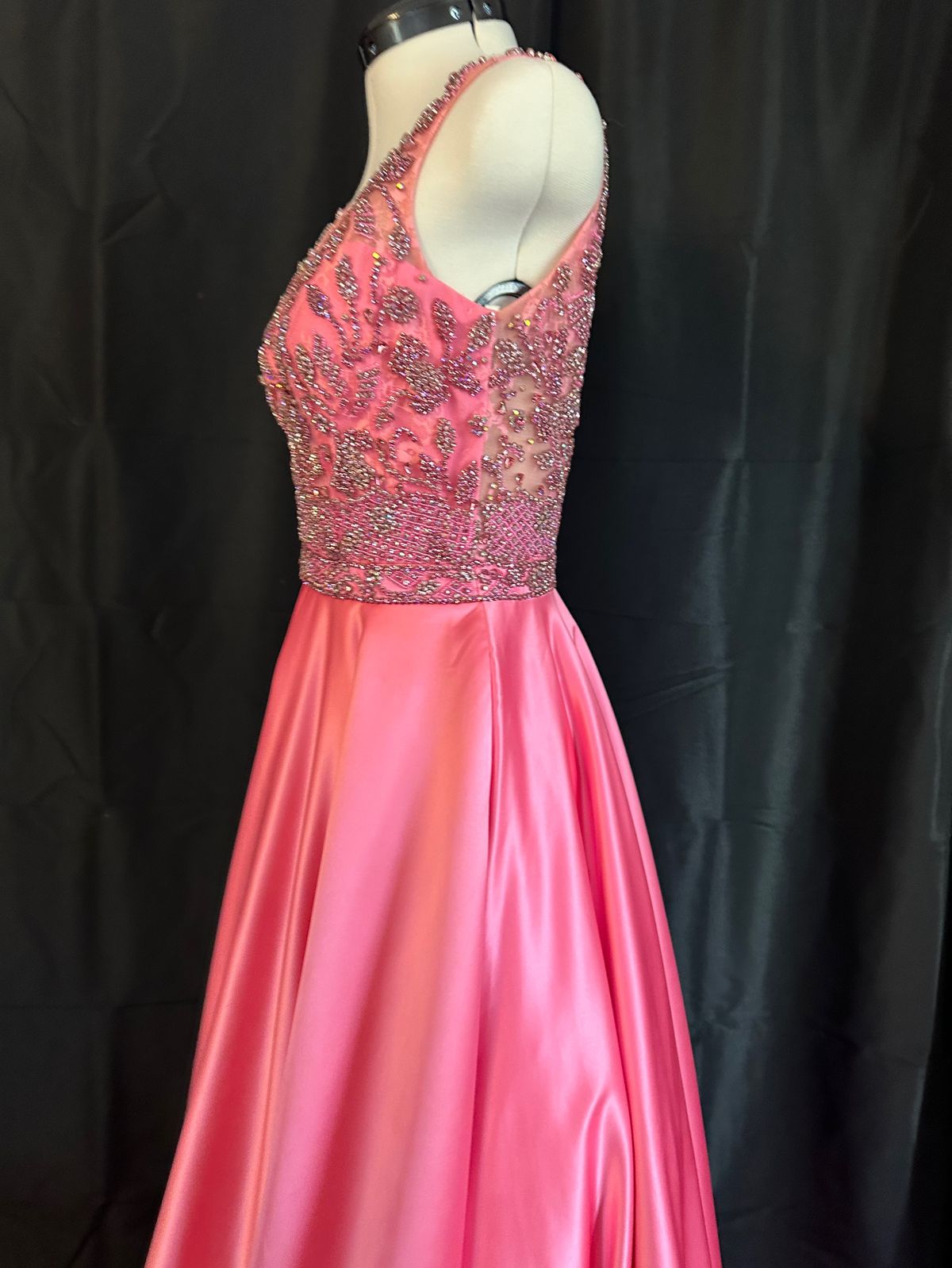 Style 54363 Sherri Hill Size 6 Plunge Pink Dress With Train on Queenly