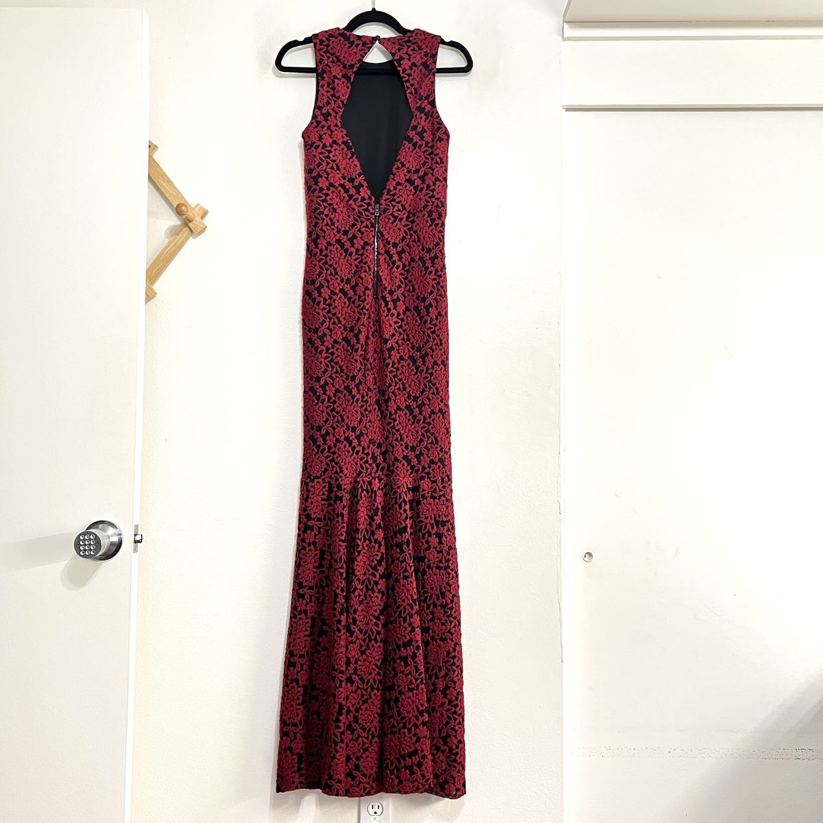 Alice + Olivia Size 6 Lace Red Floor Length Maxi on Queenly