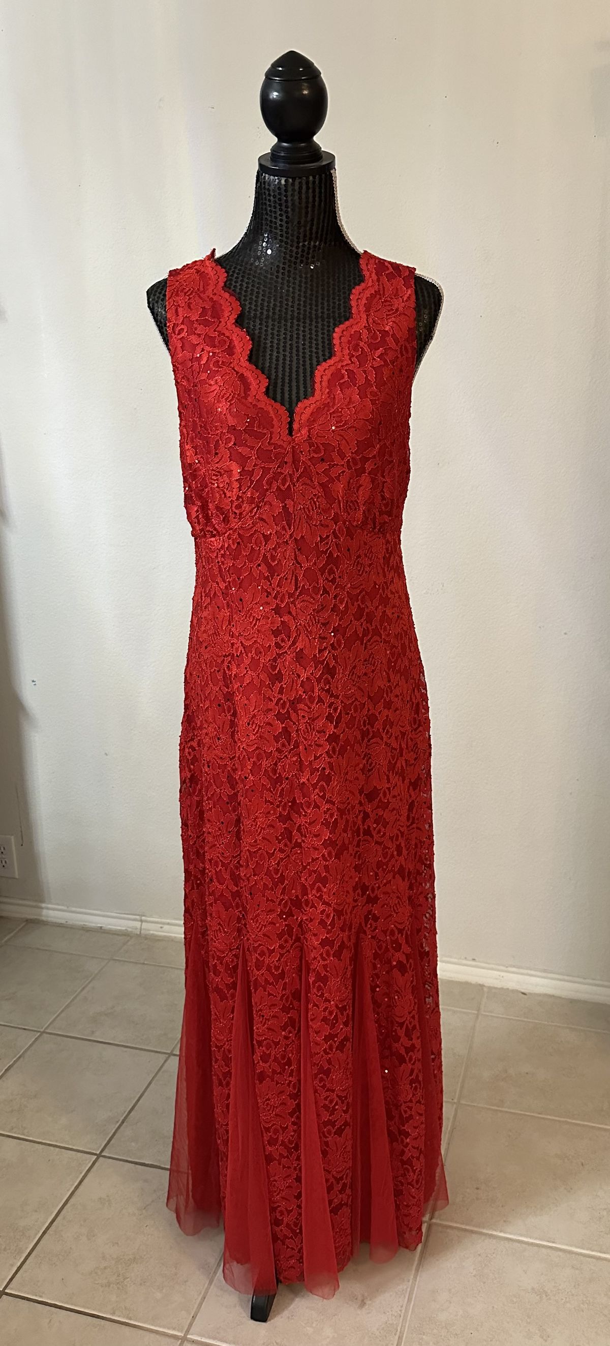 Condalete Size XL Prom Plunge Red Floor Length Maxi on Queenly