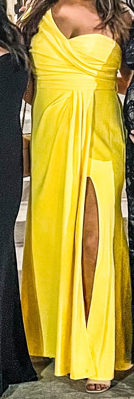 Betsy and Adam Size 14 Prom One Shoulder Yellow A-line Dress on Queenly