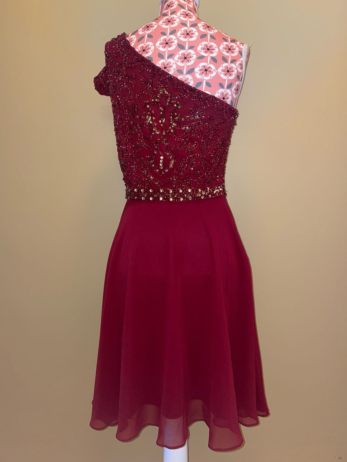 Kim Karan Size 4 Prom One Shoulder Red Cocktail Dress on Queenly