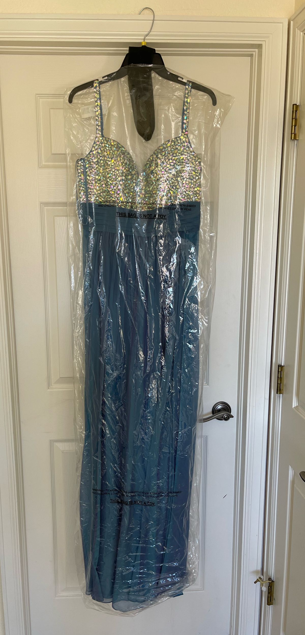 Style 16802 La Femme Size 10 Prom Plunge Blue A-line Dress on Queenly
