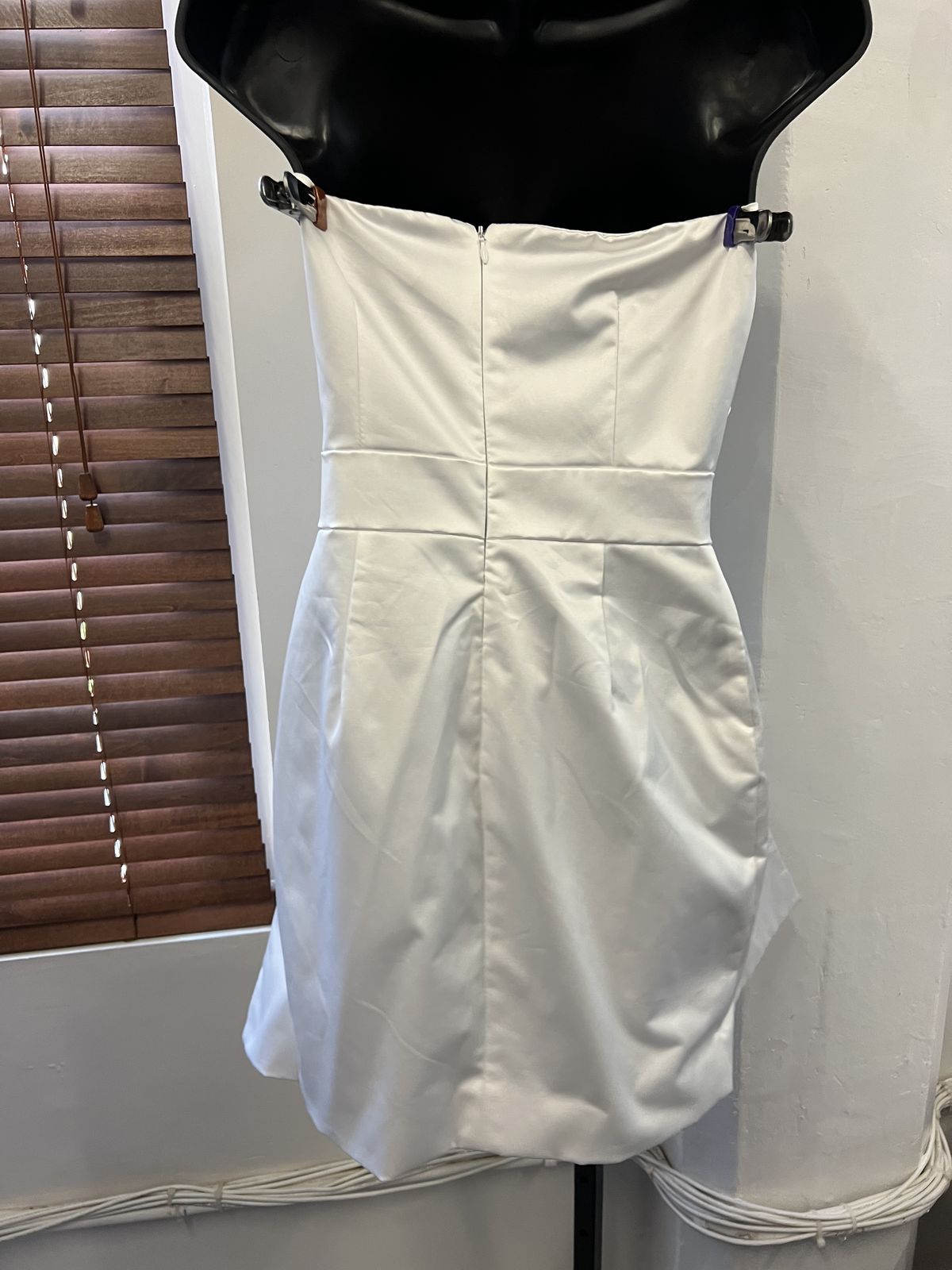 Style 42200424030 Luanne Size M White Cocktail Dress on Queenly