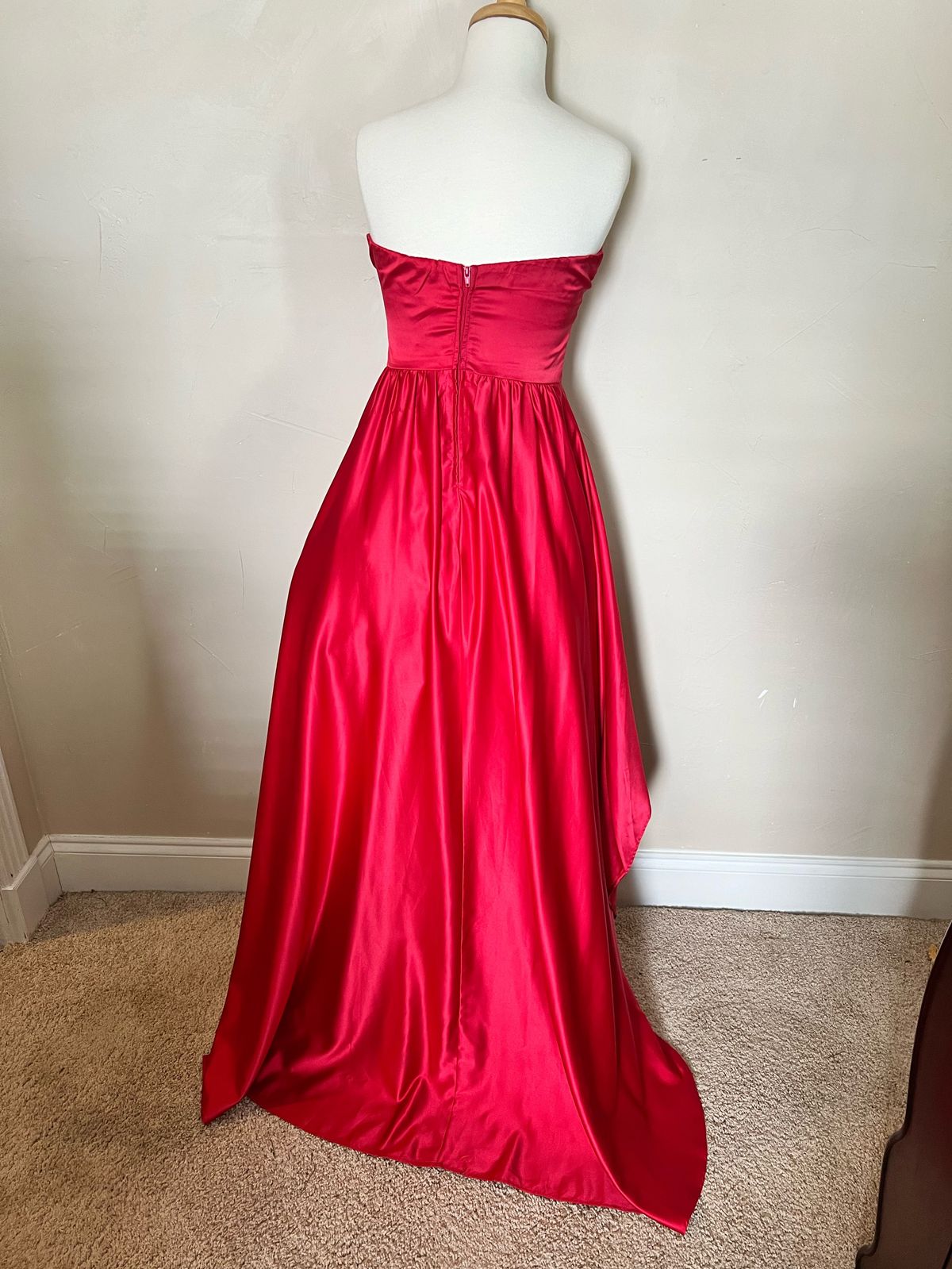 Size M Strapless Red Cocktail Dress on Queenly