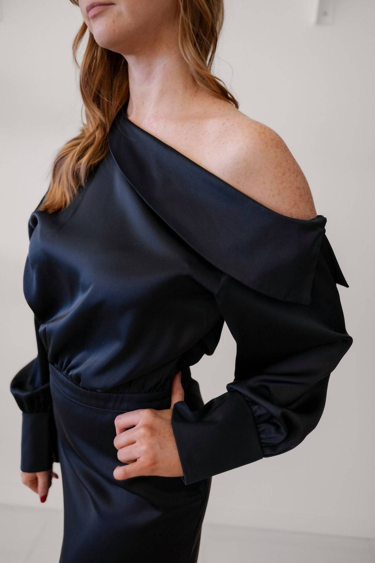 Style 1-3075453244-2791 MOON RIVER Size L Off The Shoulder Satin Navy Blue Cocktail Dress on Queenly
