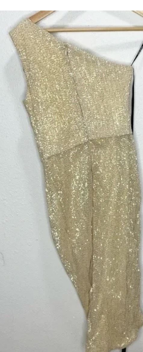 Lavish Alice Size 4 One Shoulder Gold Cocktail Dress on Queenly