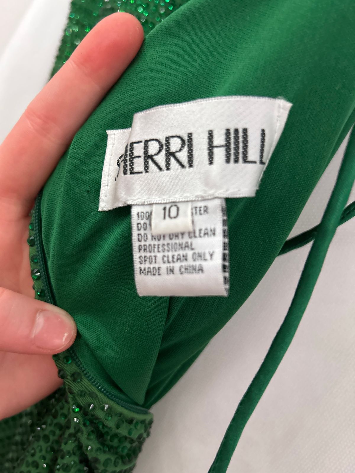Sherri Hill Size 10 Prom Plunge Sequined Emerald Green Side Slit Dress on Queenly