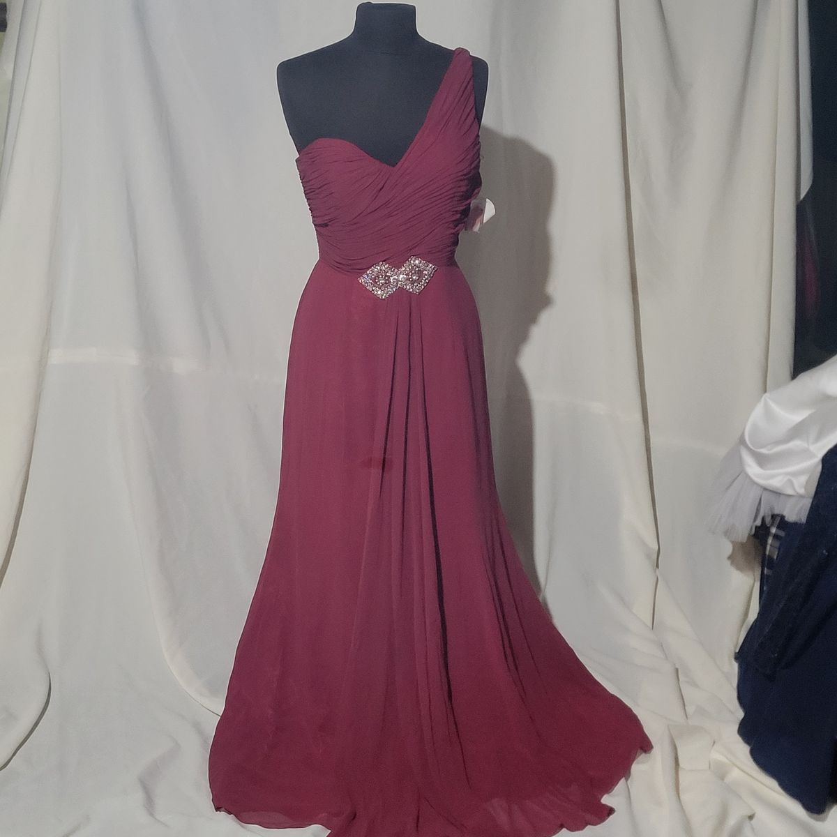 Size 10 Bridesmaid Sequined Burgundy Red Cocktail Dress on Queenly