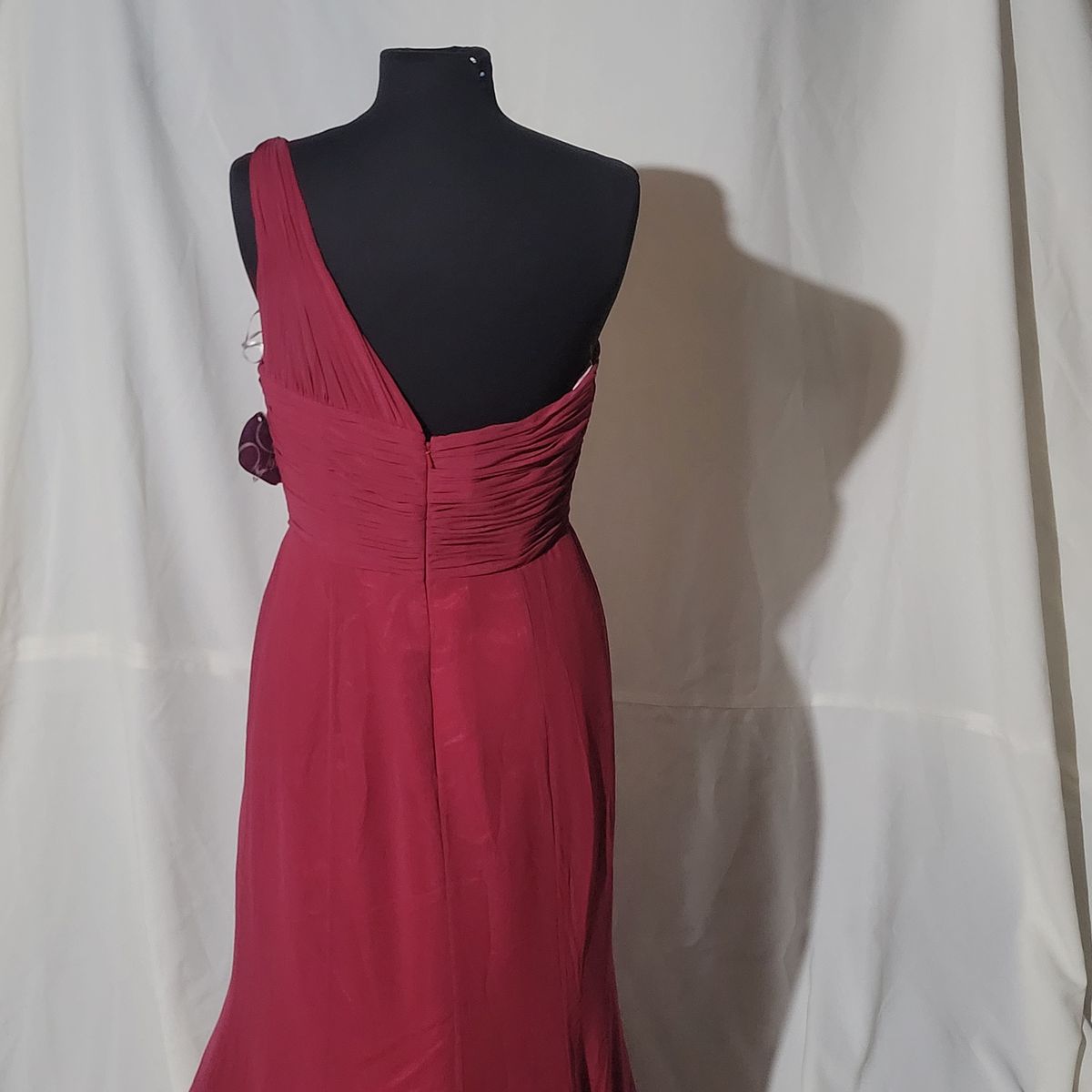 Size 10 Bridesmaid Sequined Burgundy Red Cocktail Dress on Queenly