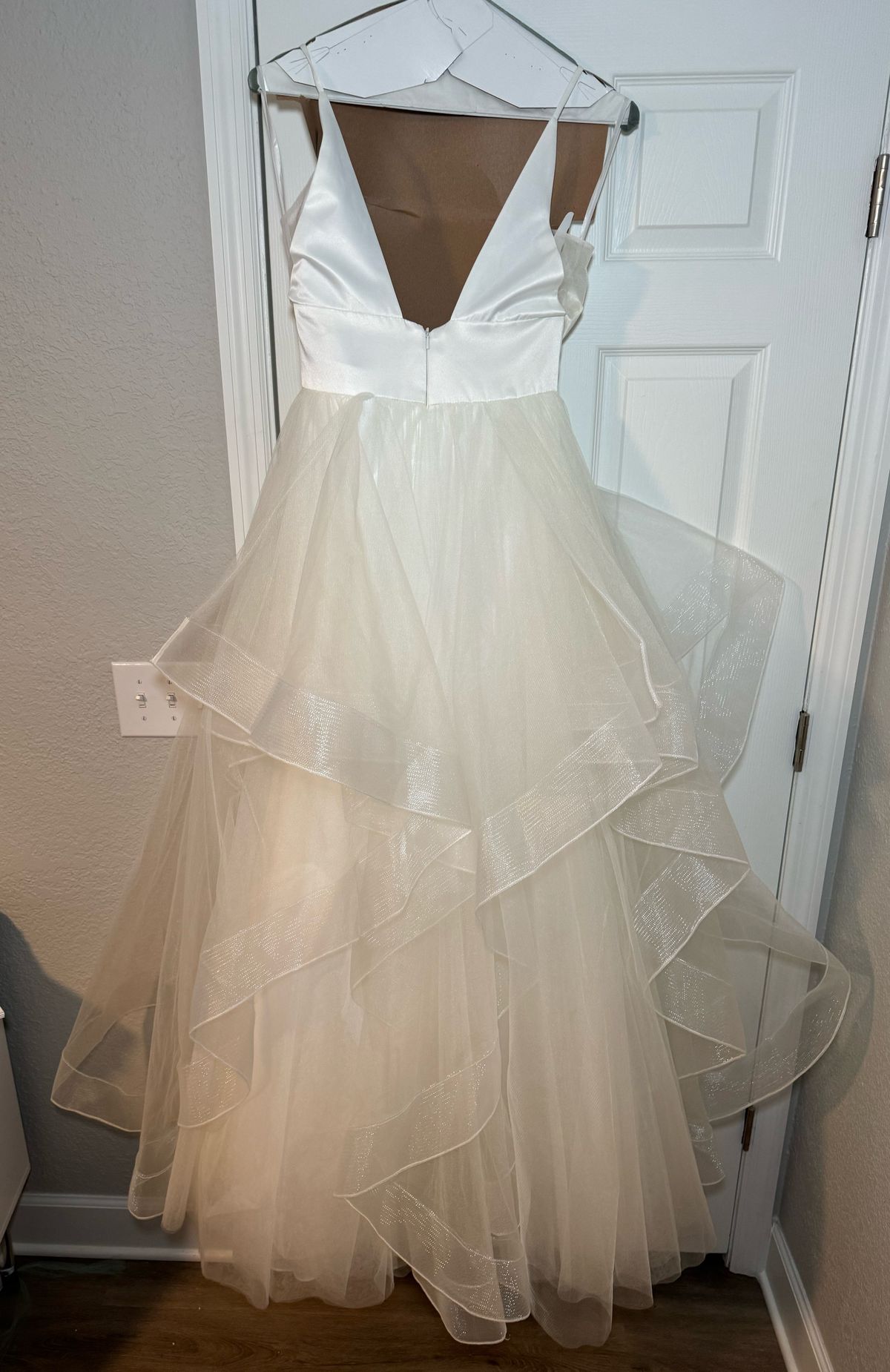 Madison James Size 6 Wedding Plunge White Ball Gown on Queenly