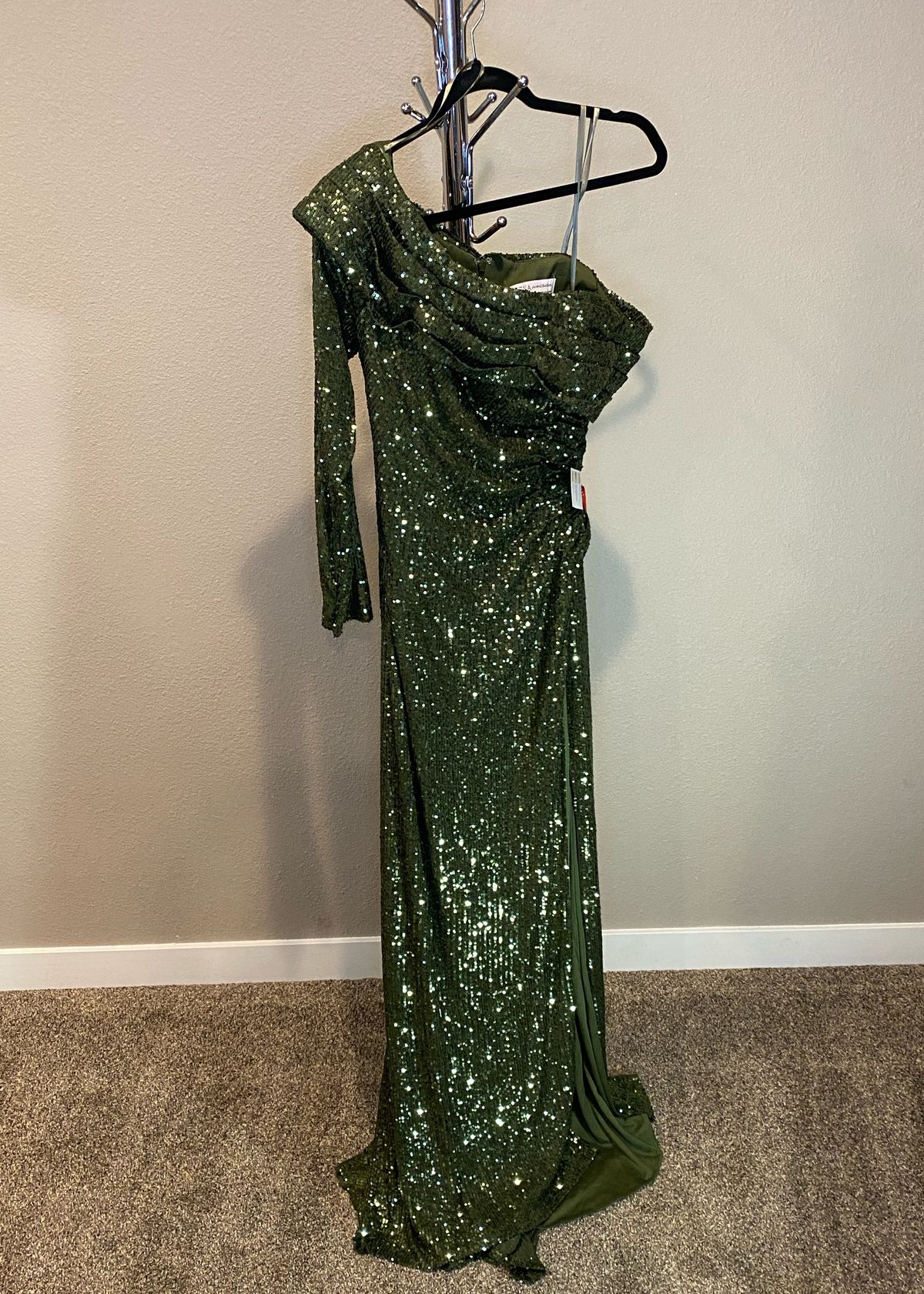 Style 26571 Mac Duggal Size 8 Prom Long Sleeve Green Floor Length Maxi on Queenly