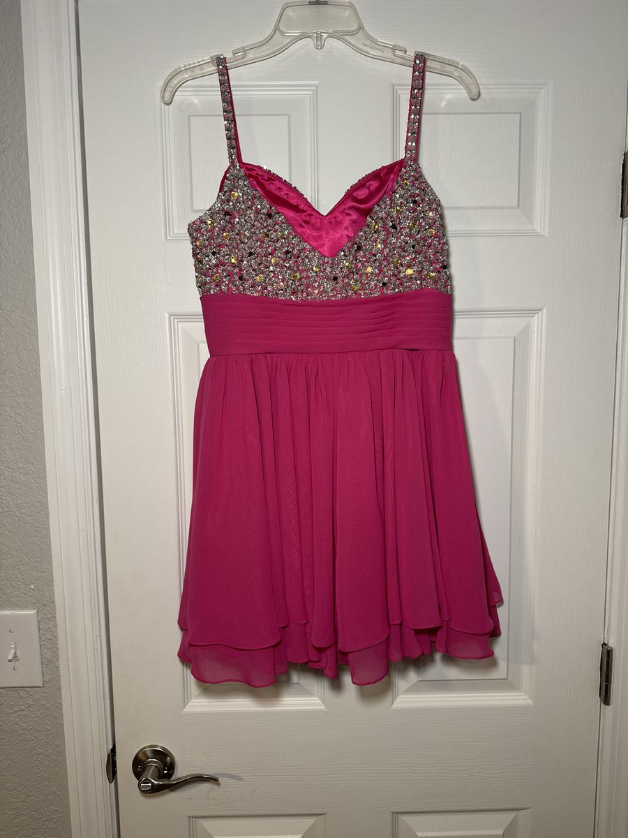 Size 6 Homecoming Plunge Sequined Pink Cocktail Dress on Queenly
