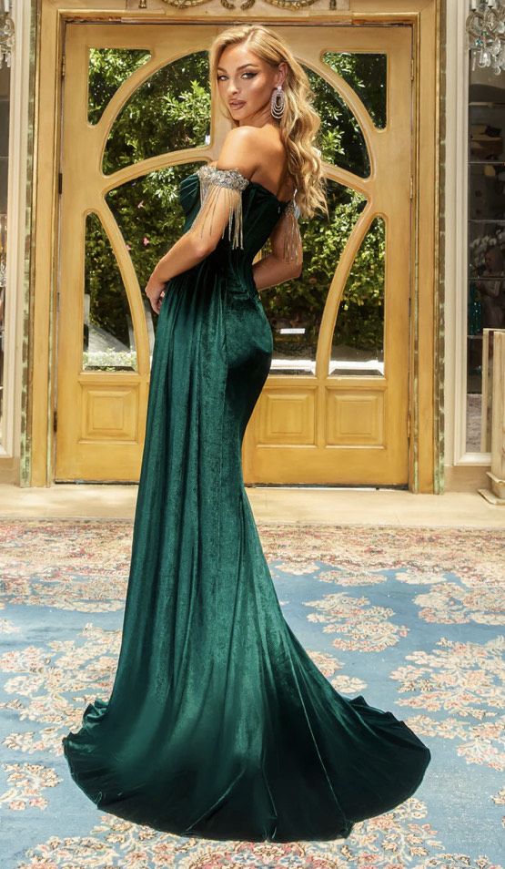 Style Ps22193 Portia and Scarlett Size 2 Off The Shoulder Emerald Green Floor Length Maxi on Queenly