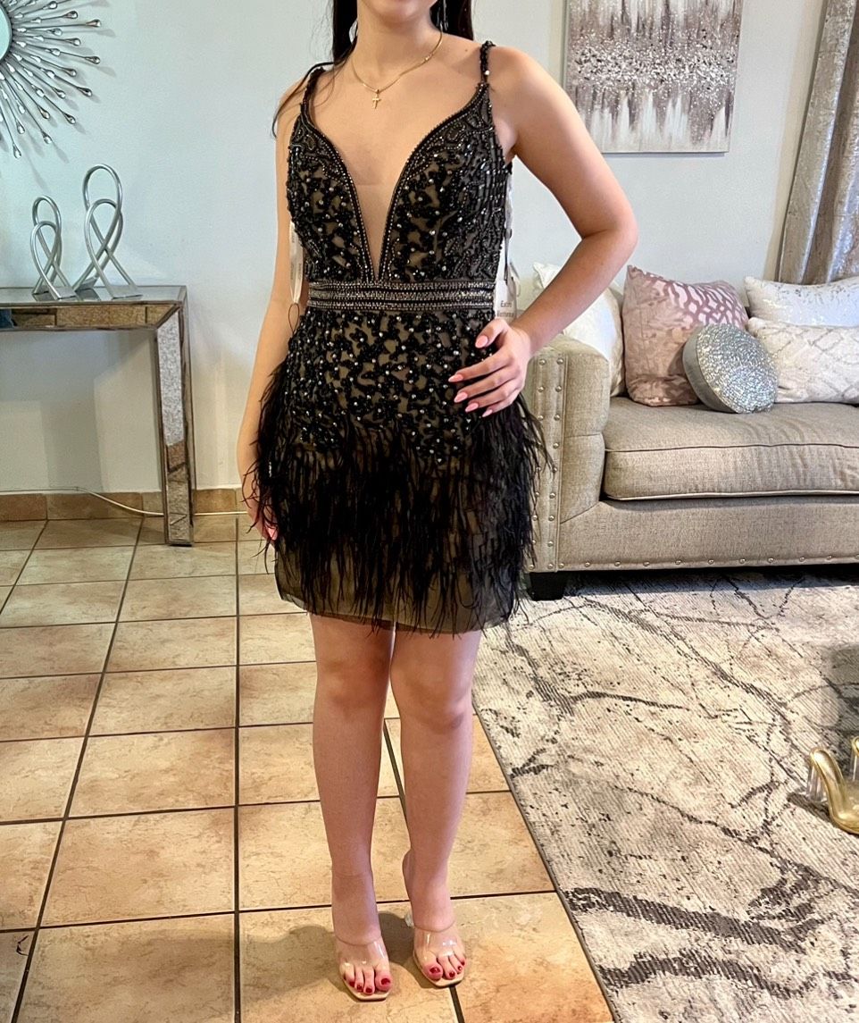 Jovani Size 6 Homecoming Plunge Black Cocktail Dress on Queenly