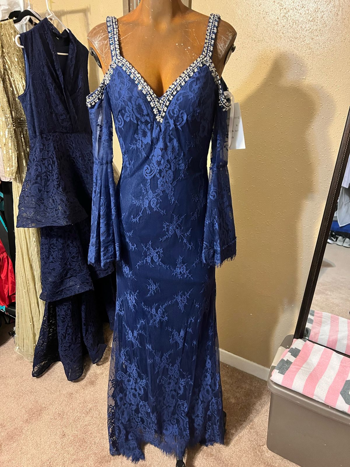 Size 10 Prom Plunge Lace Blue Mermaid Dress on Queenly