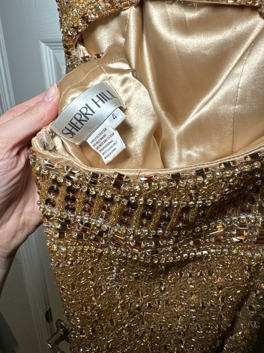 Sherri Hill Size 4 Prom Plunge Sequined Gold Cocktail Dress on Queenly