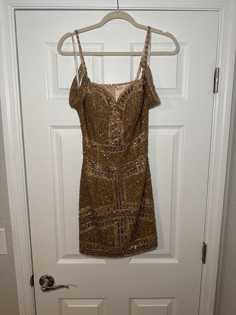 Sherri Hill Size 4 Prom Plunge Sequined Gold Cocktail Dress on Queenly