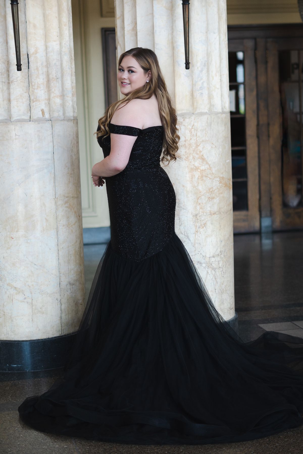Portia and Scarlett Plus Size 18 Prom Off The Shoulder Black Mermaid Dress on Queenly