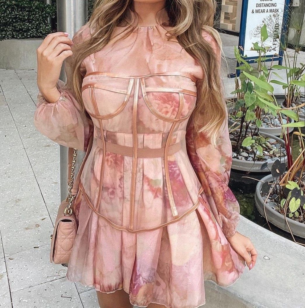 Size 4 Prom Long Sleeve Rose Gold Cocktail Dress on Queenly