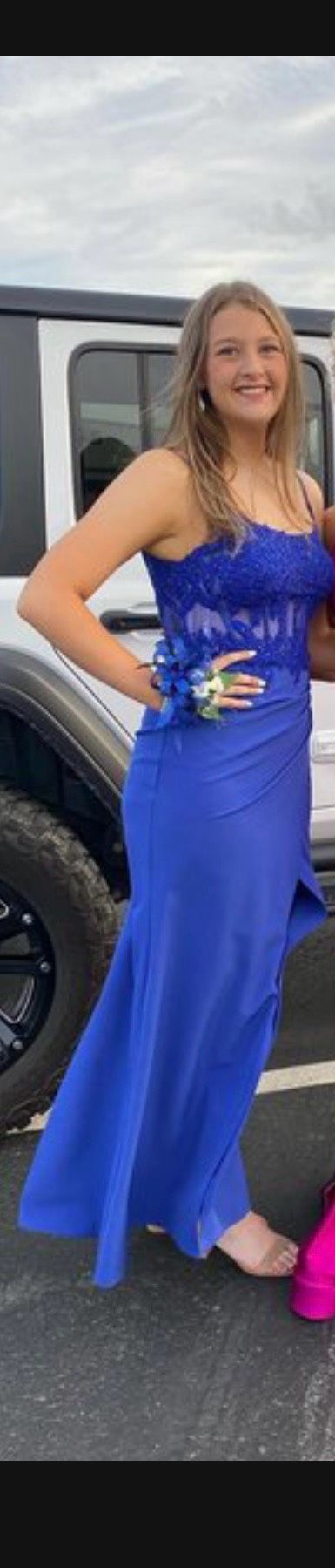 Size 8 Prom Blue A-line Dress on Queenly