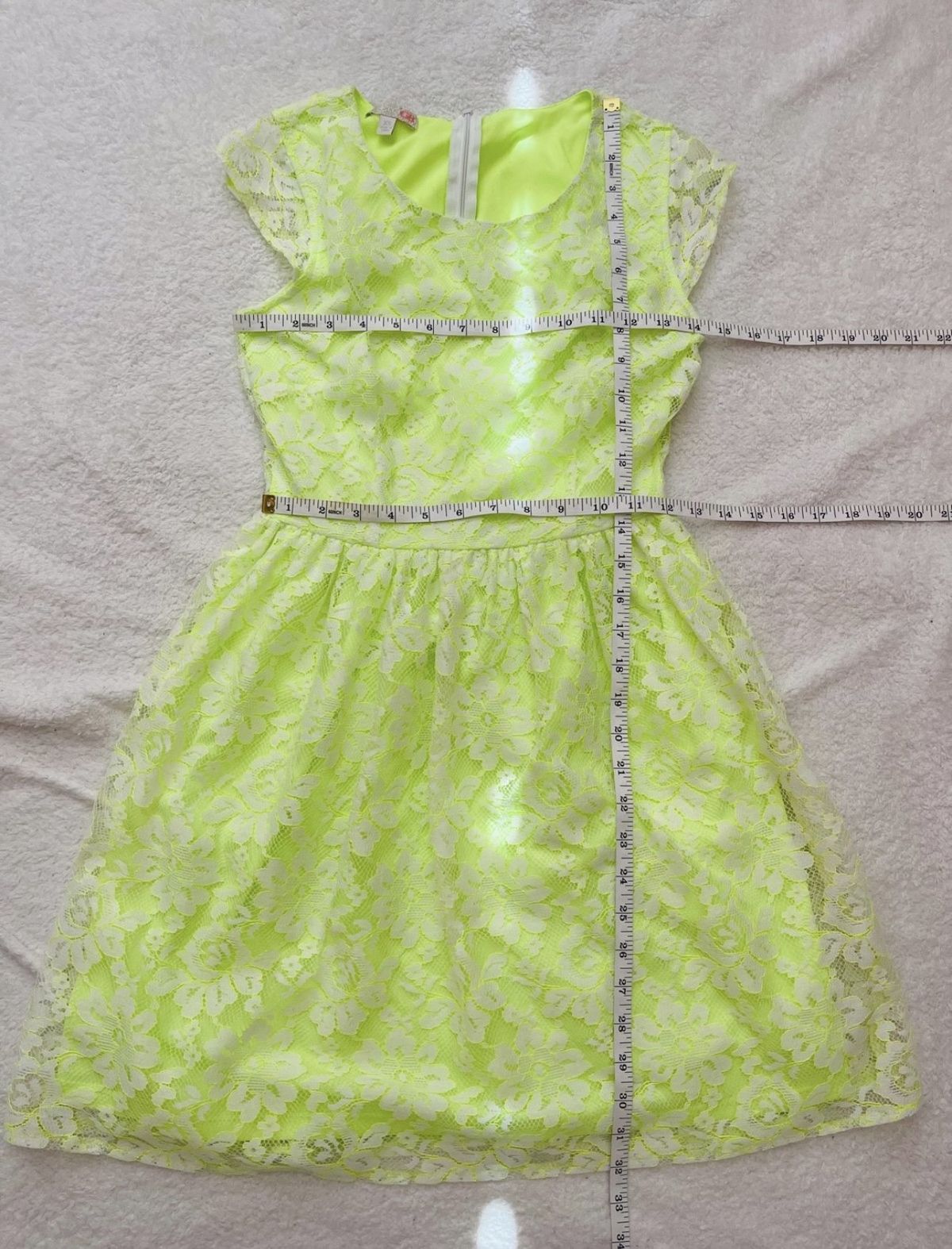 Gianni Bini Size XS Lace Green Cocktail Dress on Queenly