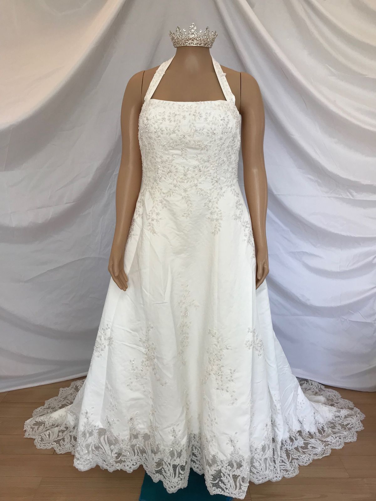 Size 8 Wedding Plunge Lace White Mermaid Dress on Queenly