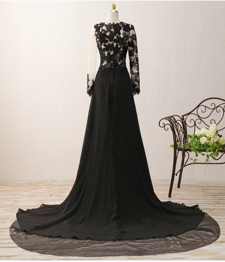 Size 0 Prom Long Sleeve Black Dress With Train on Queenly