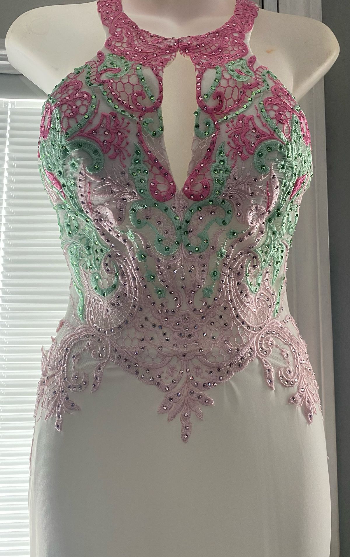 Gigi by la femme Size 0 Prom White Mermaid Dress on Queenly