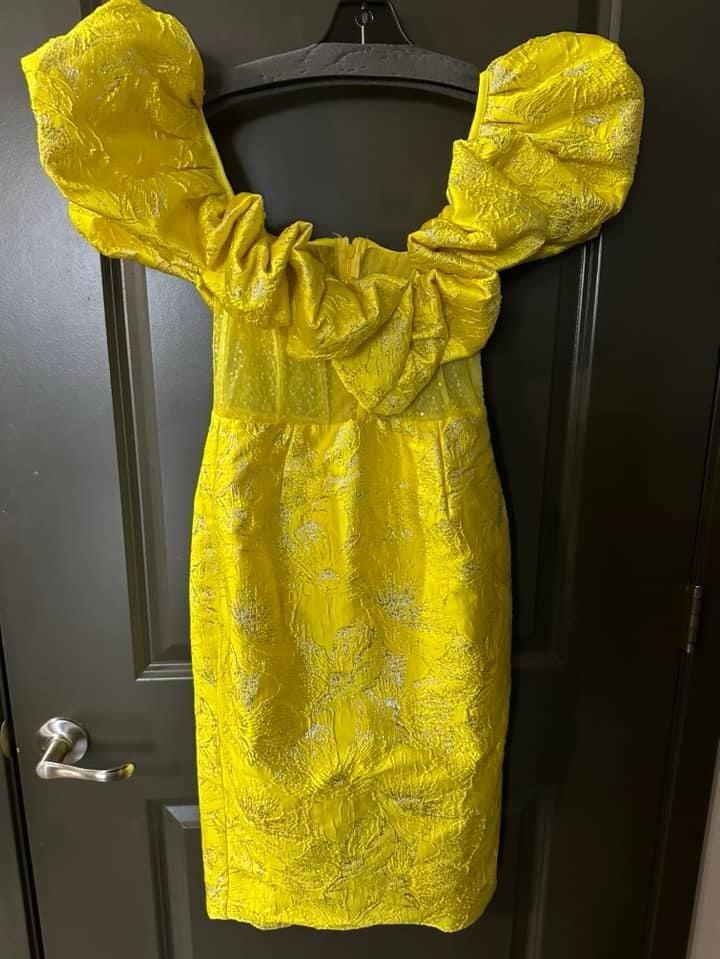 Size M Homecoming Off The Shoulder Yellow Cocktail Dress on Queenly