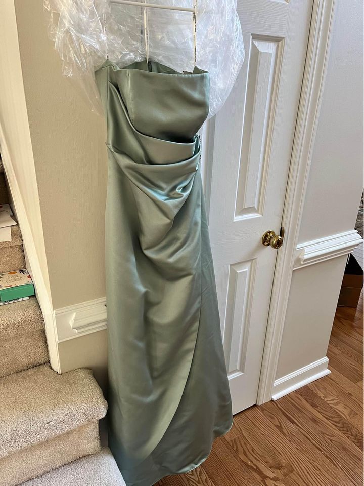 Size 6 Strapless Green A-line Dress on Queenly