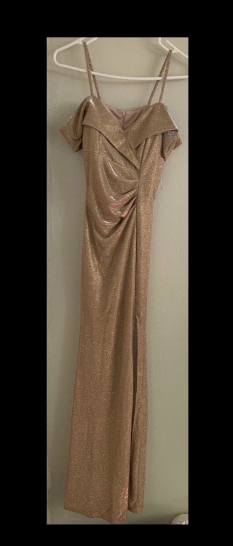 Size XS Prom Off The Shoulder Gold A-line Dress on Queenly